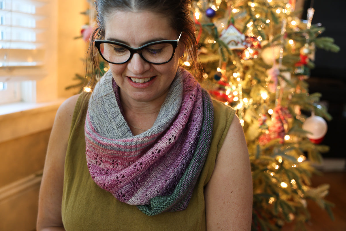 Christmastide cowl pattern