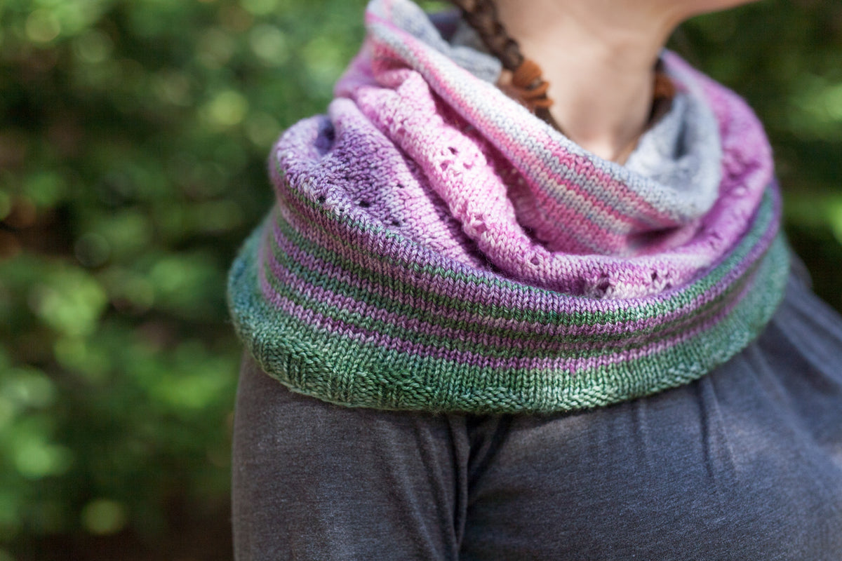 Christmastide cowl pattern