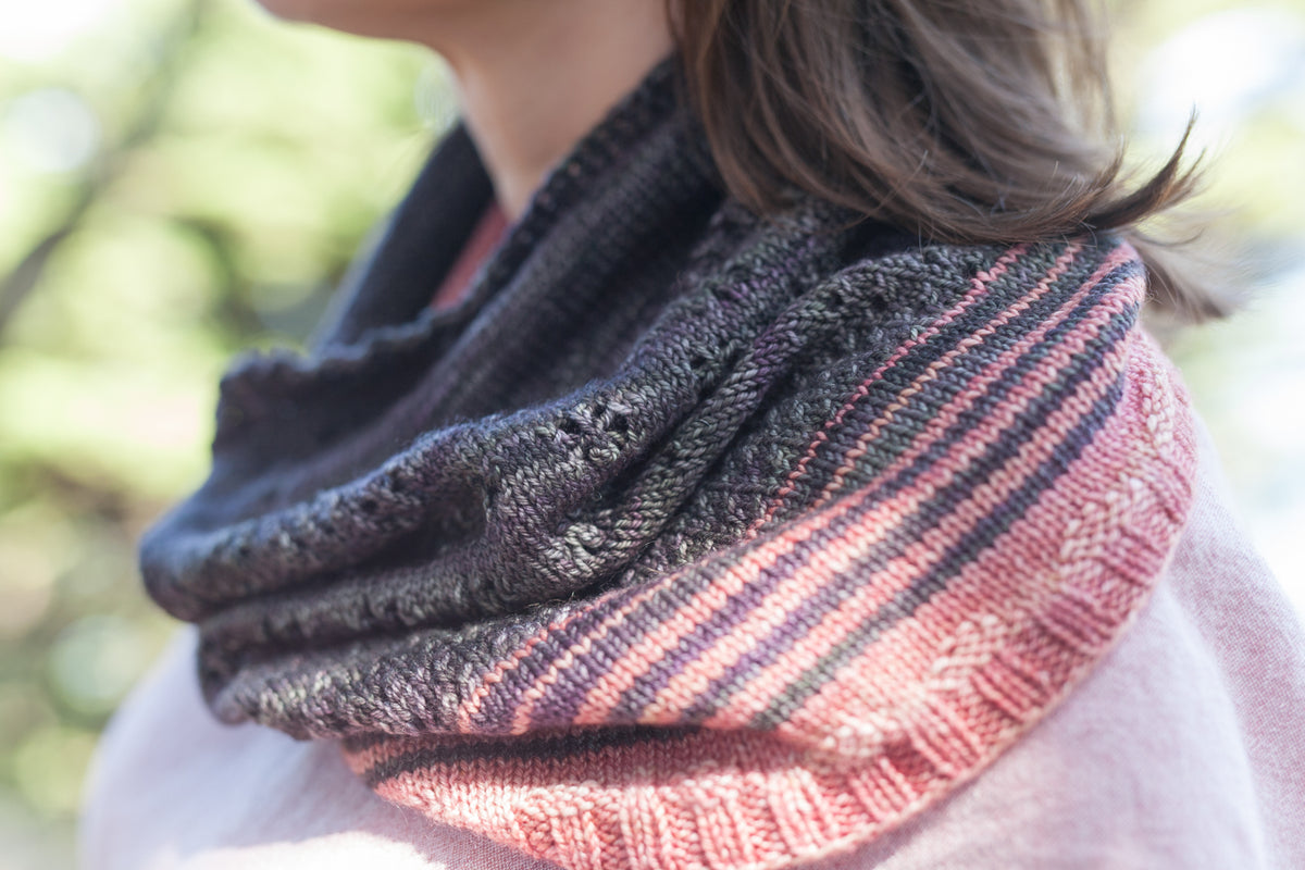 Christmastide cowl pattern