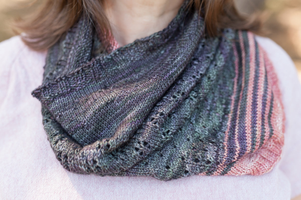 Christmastide cowl pattern